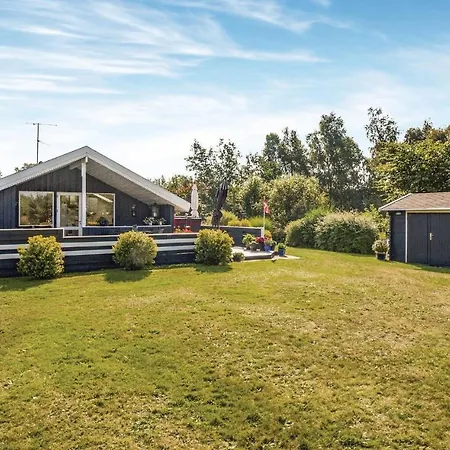 Three-bedroom Holiday In Grenaa *