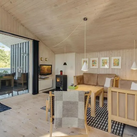 Three-bedroom Holiday In Grenaa * Brondstrup