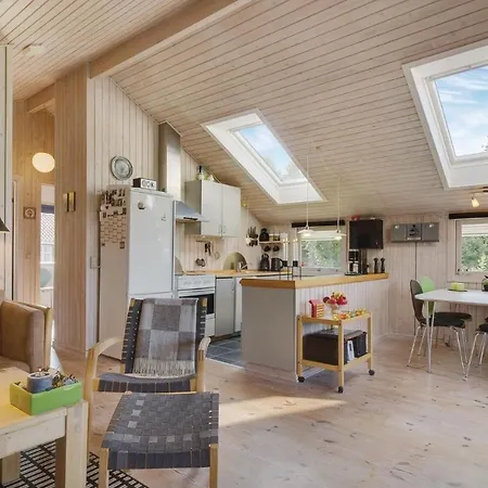 Three-bedroom Holiday In Grenaa *