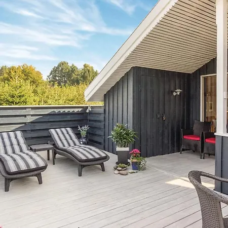 Hébergement de vacances Three-bedroom Holiday In Grenaa *
